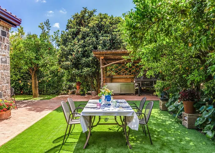 Romantic Garden Villa Sorrent