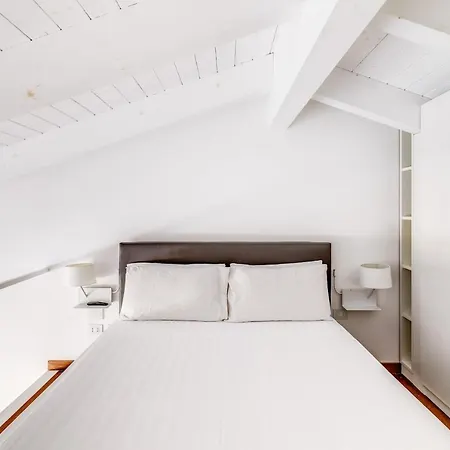 Romantic Garden * סורנטו