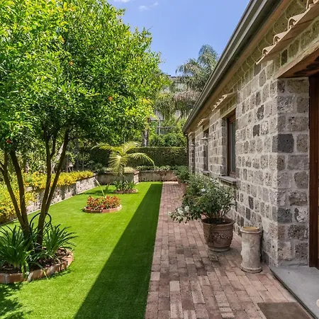 Romantic Garden * סורנטו