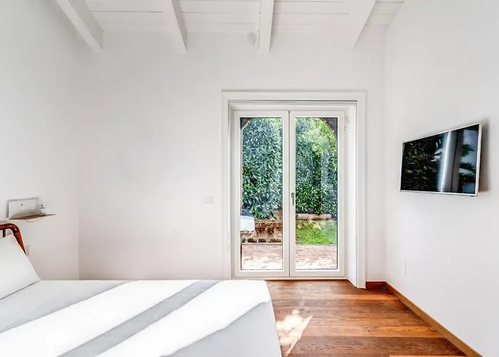 Romantic Garden Villa *