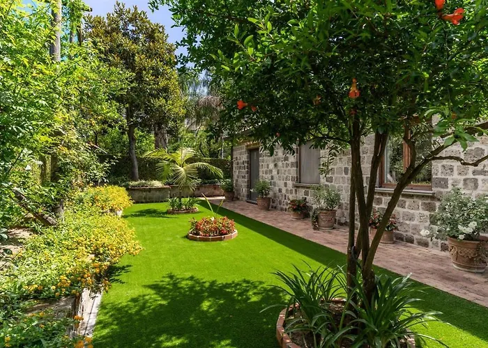 Romantic Garden Villa Sorrento